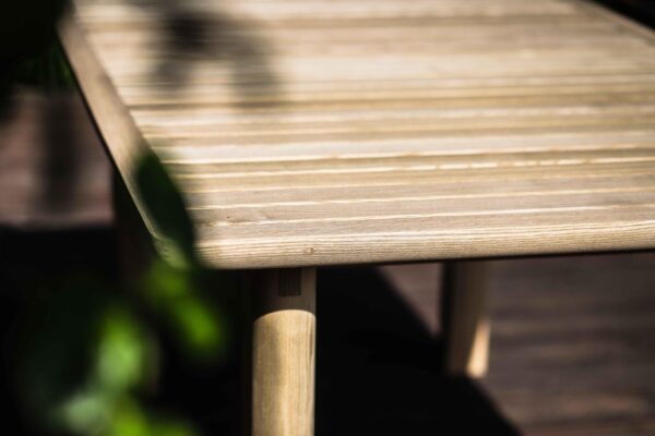 stół ogrodowy, czarny stół ogrodowy, czarny stół na taras, zestaw mebli na taras, duży stół na taras, stół ogrodowy 100 x 160 cm, stół 160 cm na dwór, stół 100x160 cm, stół na patio, stół drewniany, stół jesionowy, stół z drewna jesionowego,