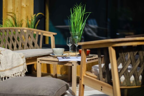 stolik ogrodowy ribbon, drewniany stolik na taras, stolik do sofy ogrodowe, stolik z drewna na patio, stoliczek ogrodowy, stoliczek z litego drewna