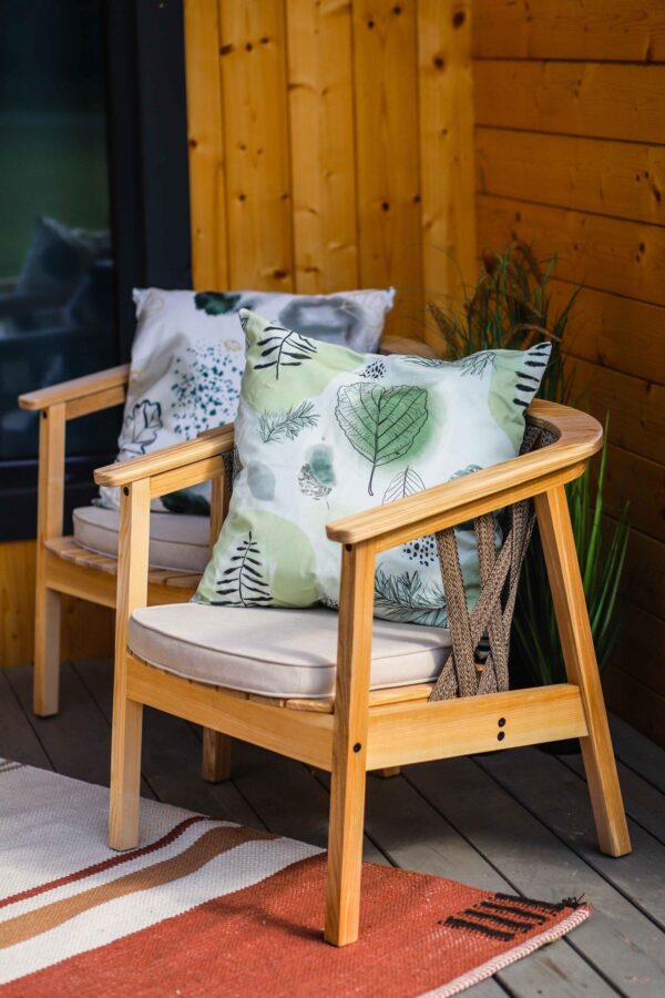 fotel ogrodowy ribbon, meble do ogrodu, meble na taras, fotel ogrodowy, drewniany fotel, fotel z drewna jesionowego, fotel z pasami na oparciu, wygodny, w naturalnym kolorze, fotel drewniany z podłokietnikami do ogrodu, szeroki fotel, fotel z drewnianym siedziskiem, fotel do altany,