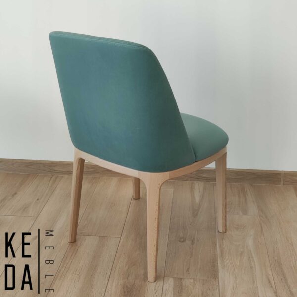 krzesło tapicerowane, krzesło seledynowe, jasnozielone krzesło, zielone krzesło, turkusowe krzesło na drewnianych nogach, nowoczesne krzesło, krzesło z aranżacji, krzesło z wizualizacji, krzesło z miękkim oparciem, krzesło do jadalni, krzesło do salonu, krzesło do kuchni, krzesło tapicerowane drewniane, krzesło bukowe,